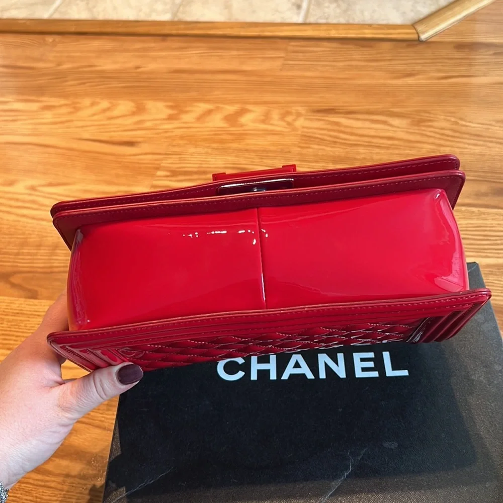Chanel Patent Calfskin Quilted Medium Plexiglass Boy Bag – Red
